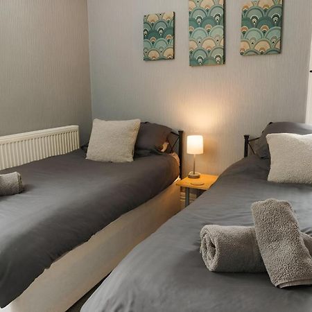 Seaside Solace 2Br With Scenic Coastline Views Llandudno Exterior foto