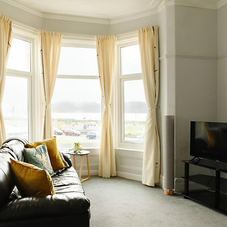 Seaside Solace 2Br With Scenic Coastline Views Llandudno Exterior foto