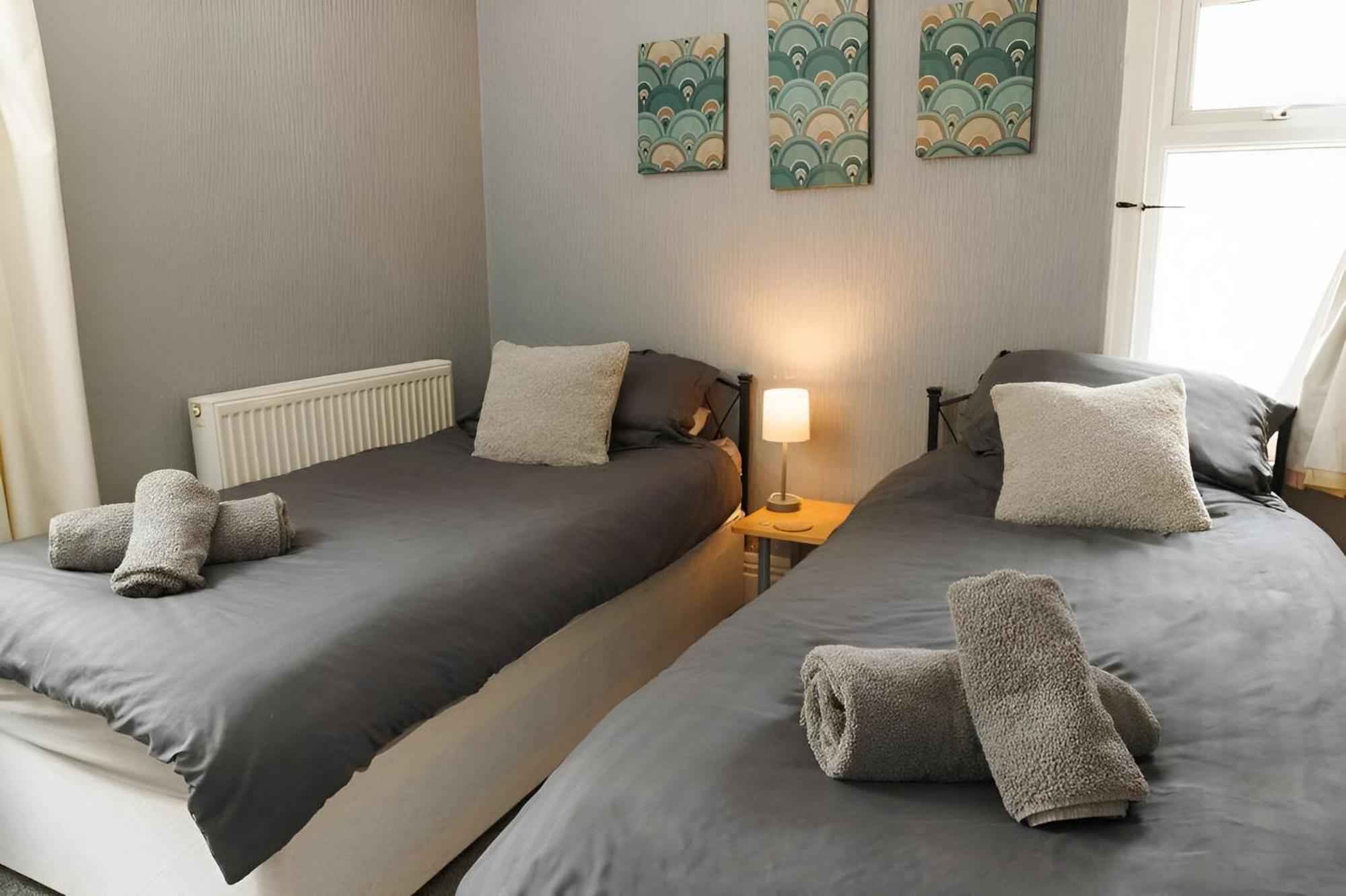 Seaside Solace 2Br With Scenic Coastline Views Llandudno Exterior foto