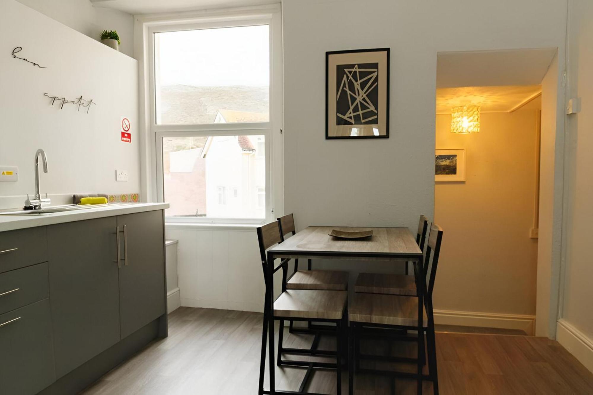 Seaside Solace 2Br With Scenic Coastline Views Llandudno Exterior foto