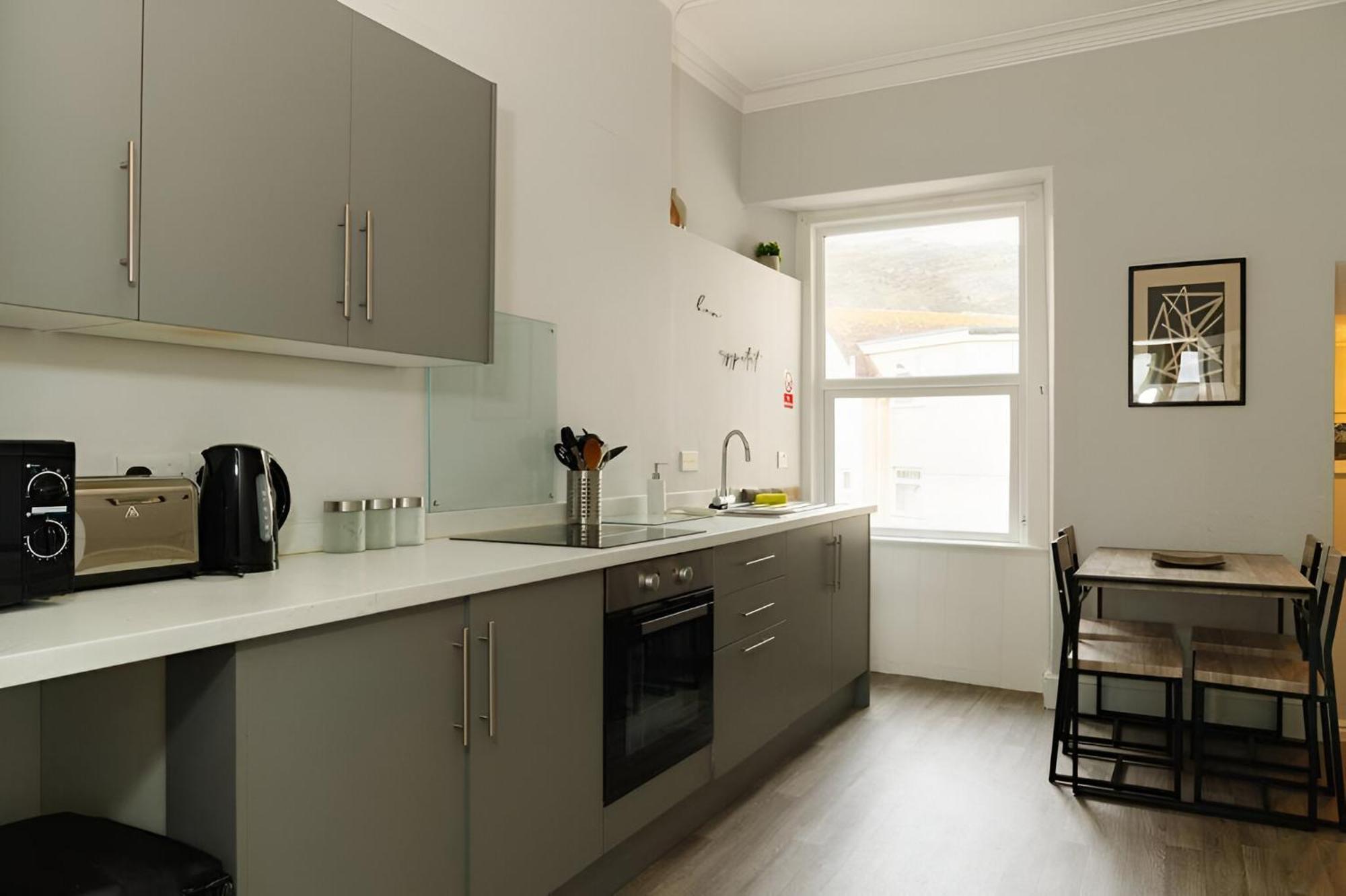 Seaside Solace 2Br With Scenic Coastline Views Llandudno Exterior foto