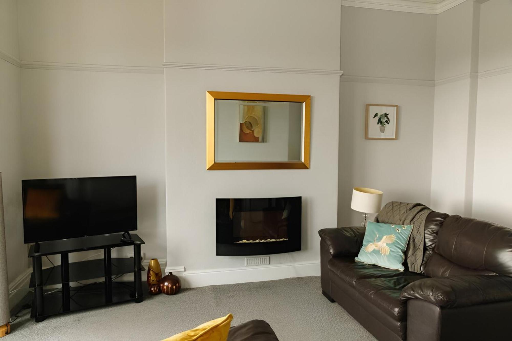 Seaside Solace 2Br With Scenic Coastline Views Llandudno Exterior foto