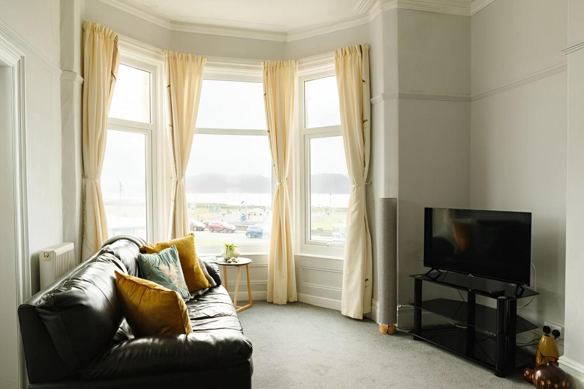Seaside Solace 2Br With Scenic Coastline Views Llandudno Exterior foto