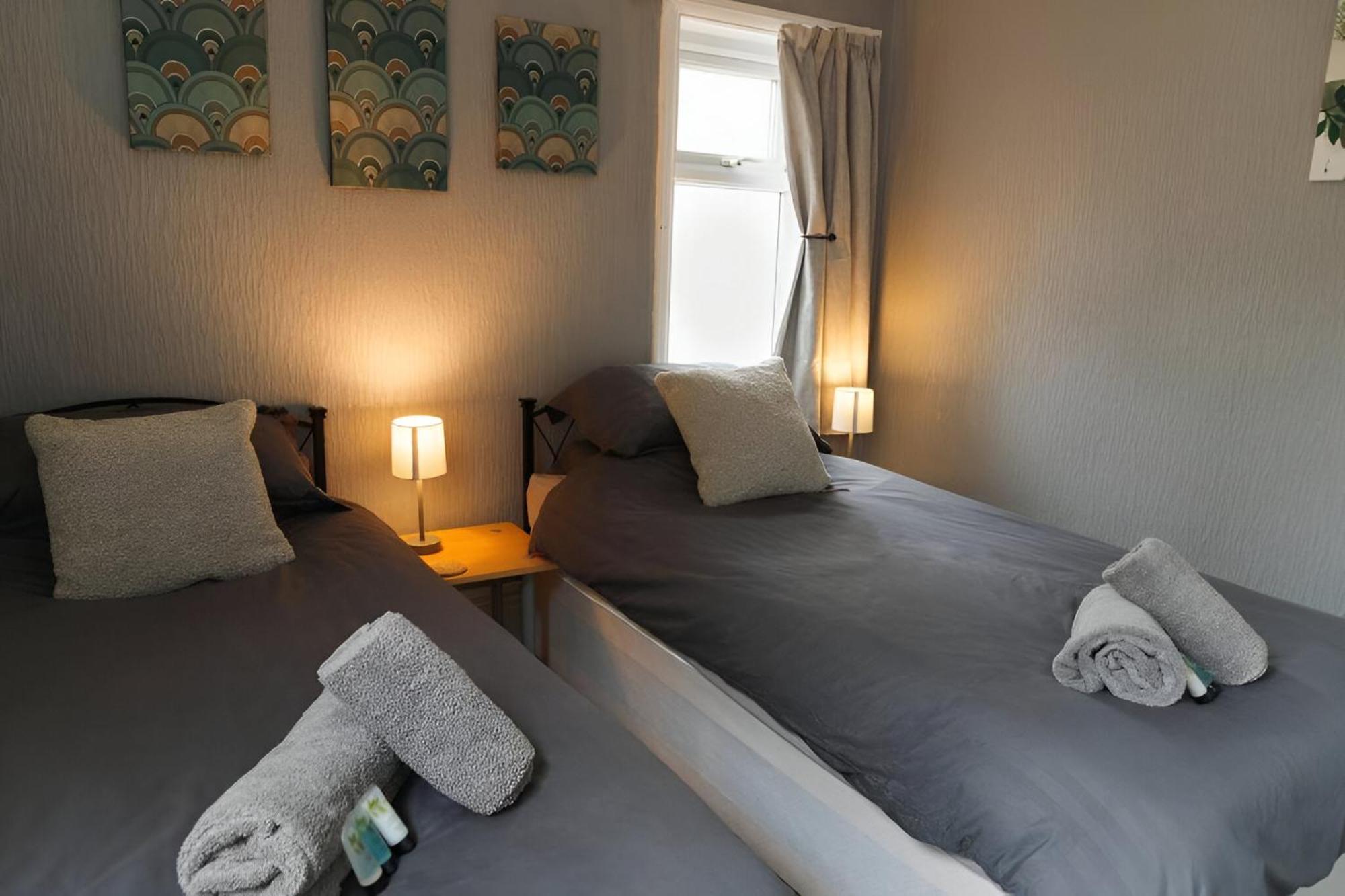 Seaside Solace 2Br With Scenic Coastline Views Llandudno Exterior foto