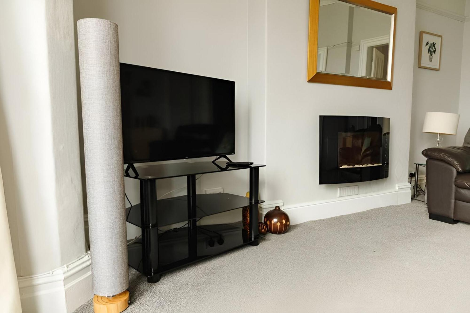 Seaside Solace 2Br With Scenic Coastline Views Llandudno Exterior foto