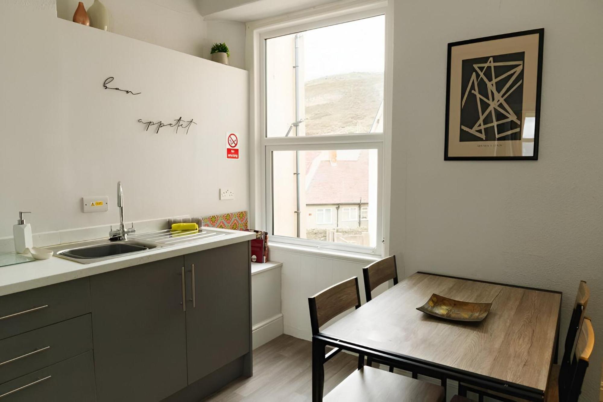 Seaside Solace 2Br With Scenic Coastline Views Llandudno Exterior foto