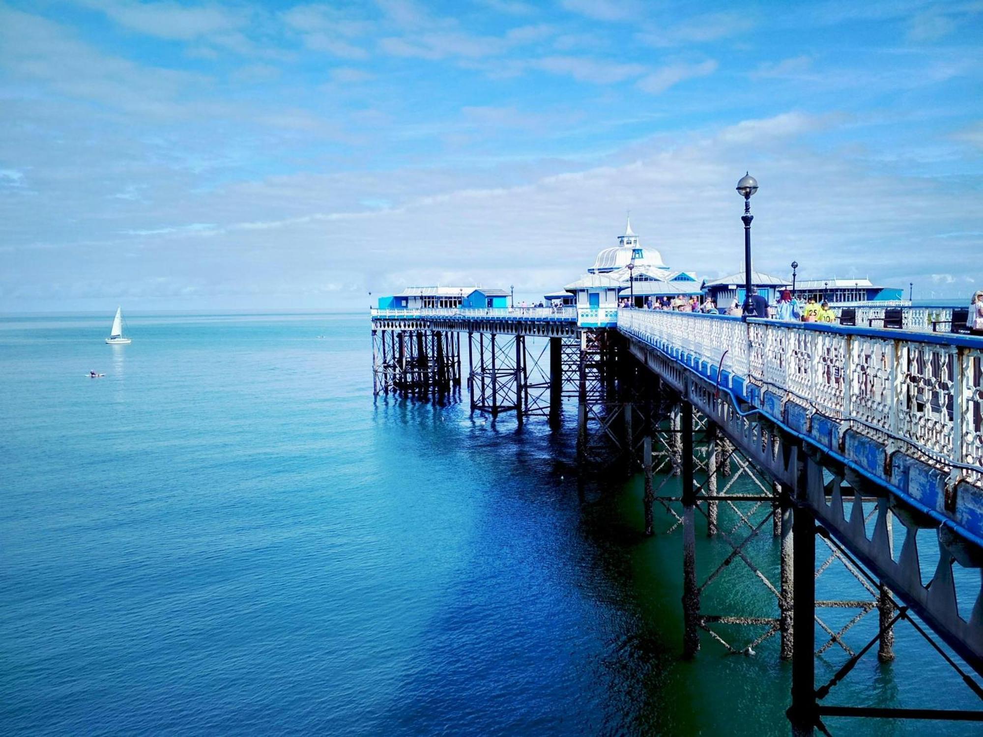 Seaside Solace 2Br With Scenic Coastline Views Llandudno Exterior foto